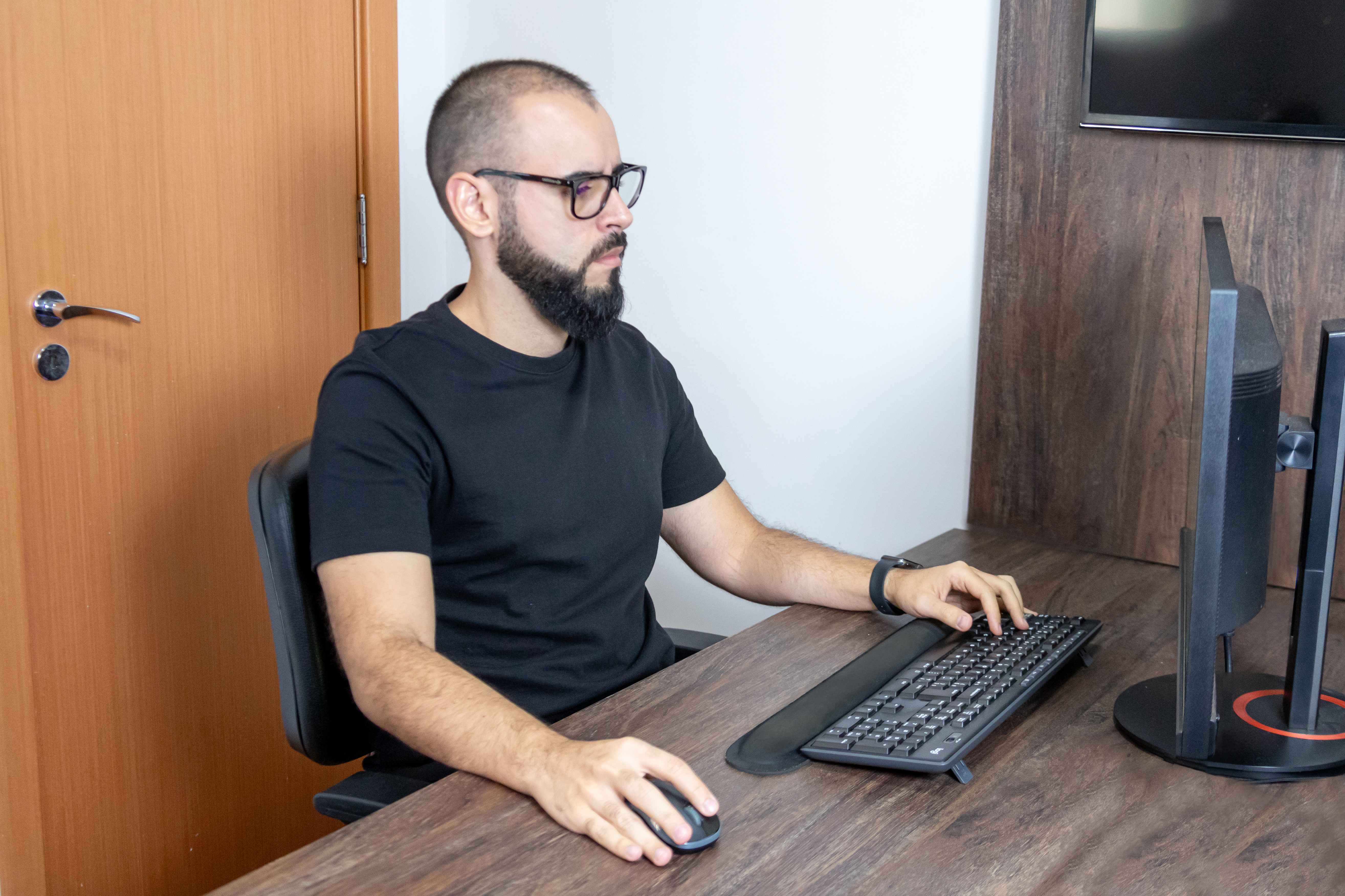 Thiago Melo no escritório da Lumos Engenharia